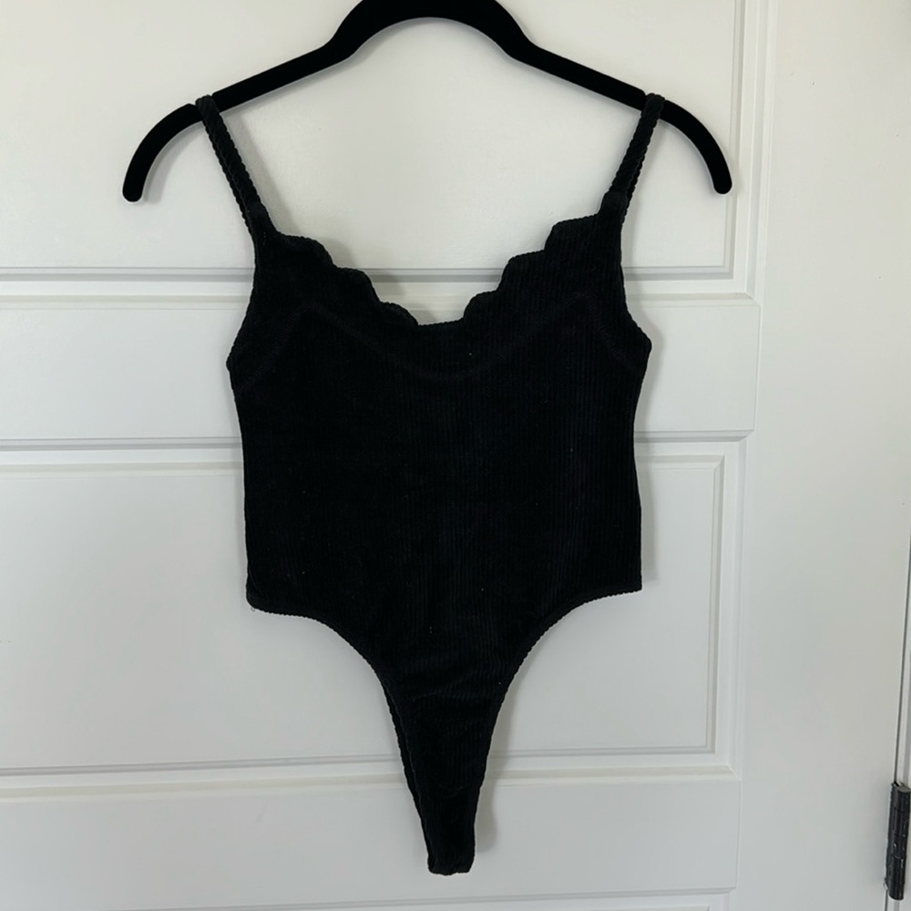 397 black velvet bodysuit | runs small | sz medium